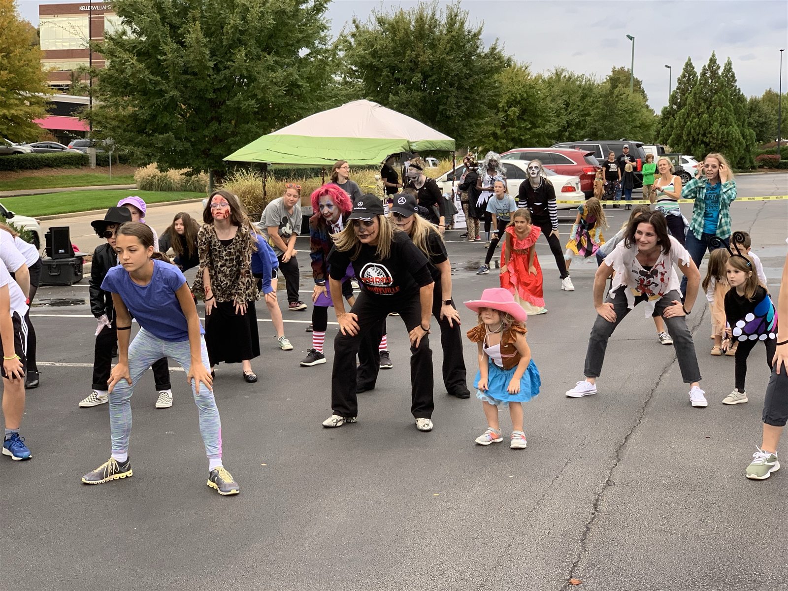 Knoxville dancers rehearsing Thrill The World in 2019